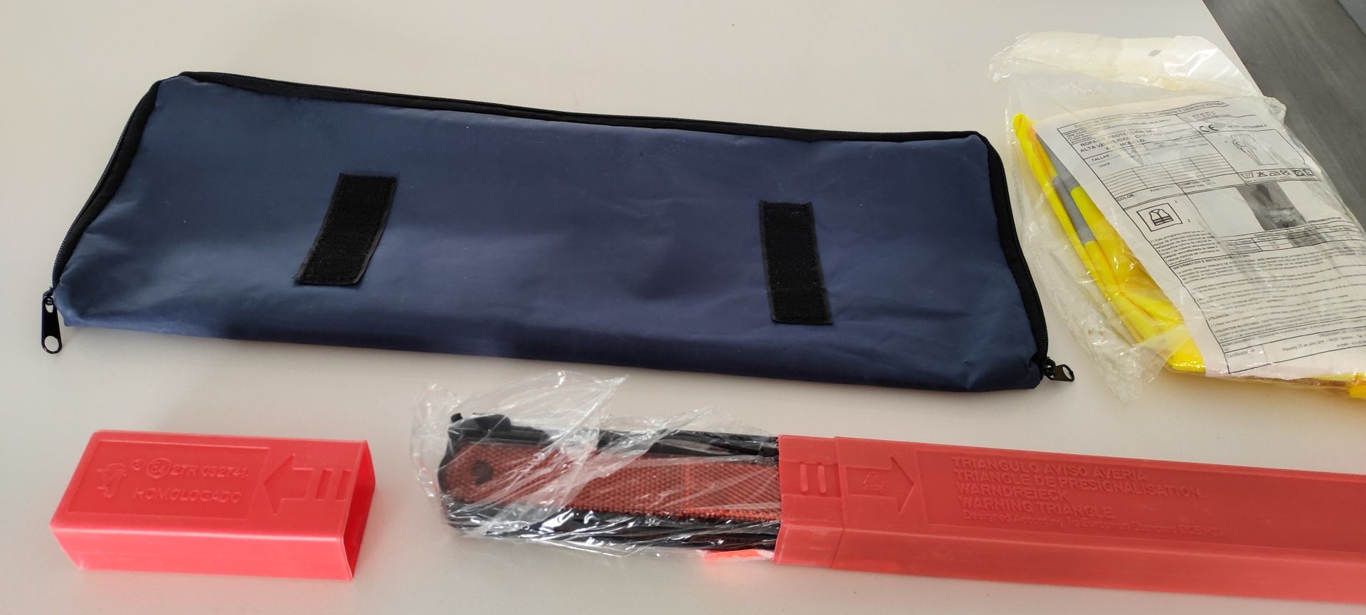 Kit triângulo pré-sinalização + colete refletor com estojo Ford