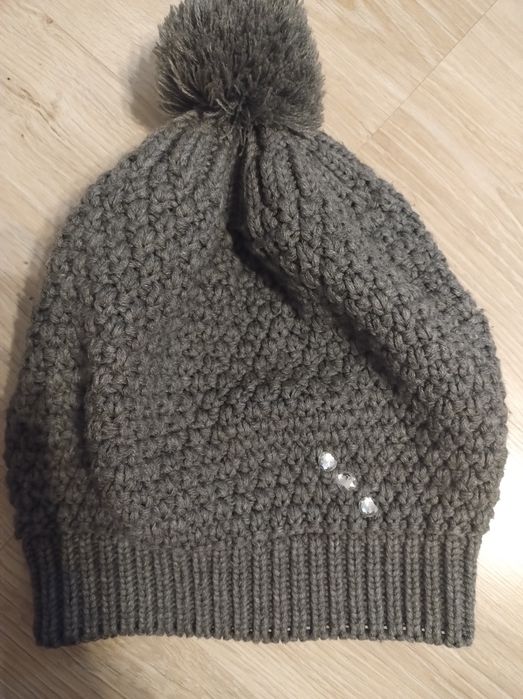 Czapka szara z pomponem 10zl
