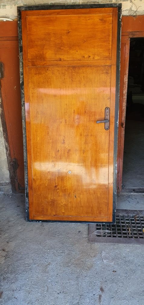 Продам двери входные