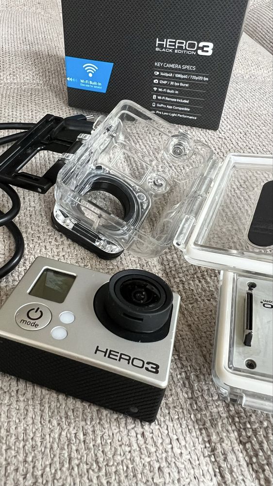 GoPro Hero 3 Black z akcesoryjnym ekranem, dodatkową baterią i pilotem