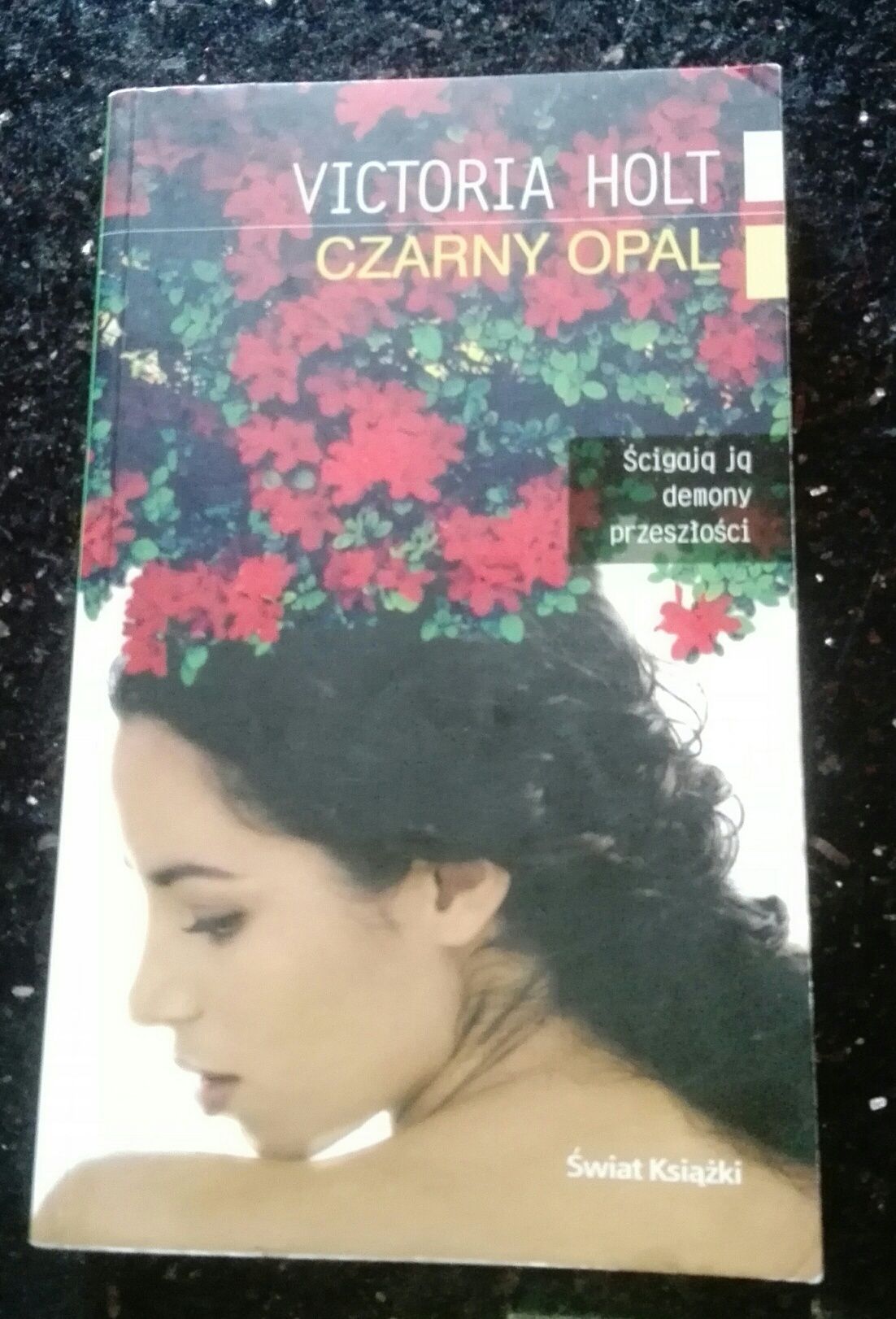 Czarny opal Viktoria Holt