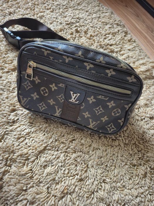 Бананка Louis Vuitton
