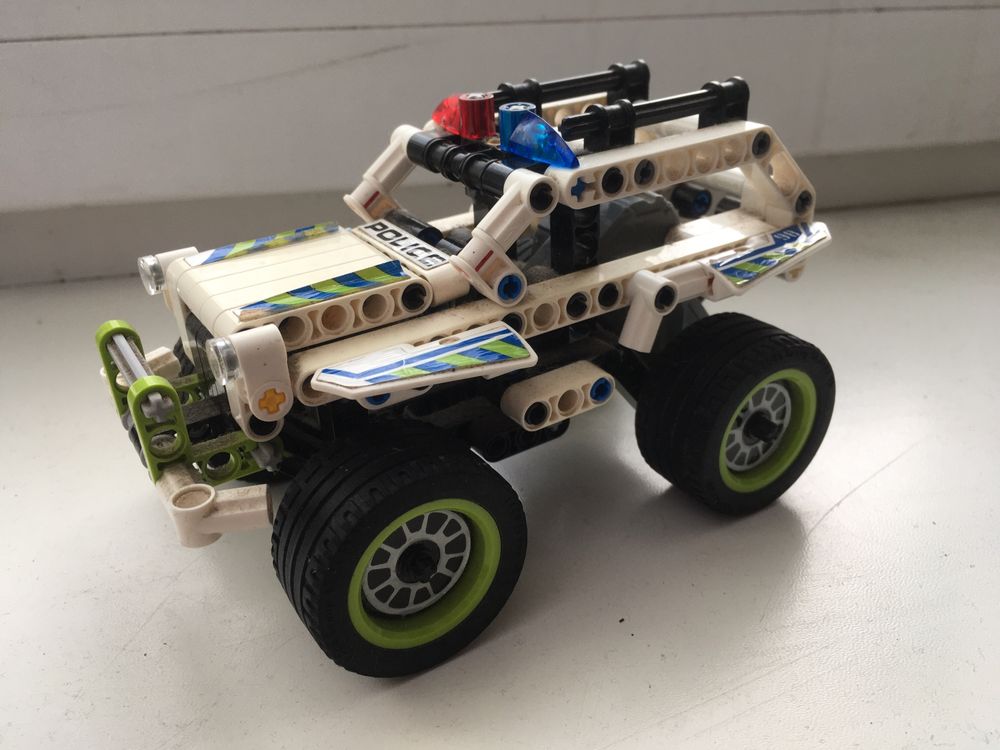 LEGO Tehnic (42047) полицейский патруль