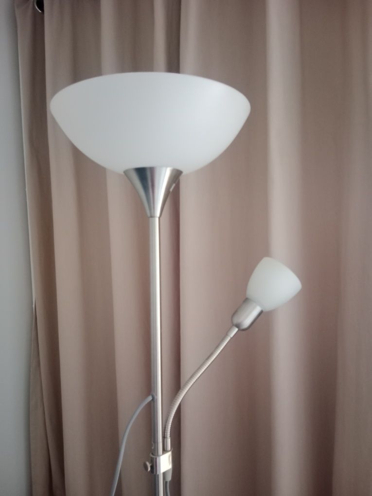 Lampa stojąca podłogowa