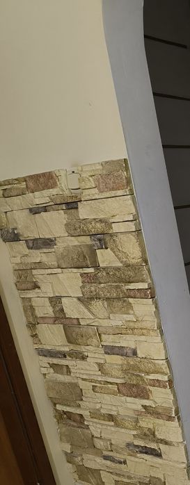 Kamień dekoracyjny, gipsowy w dobrym stanie