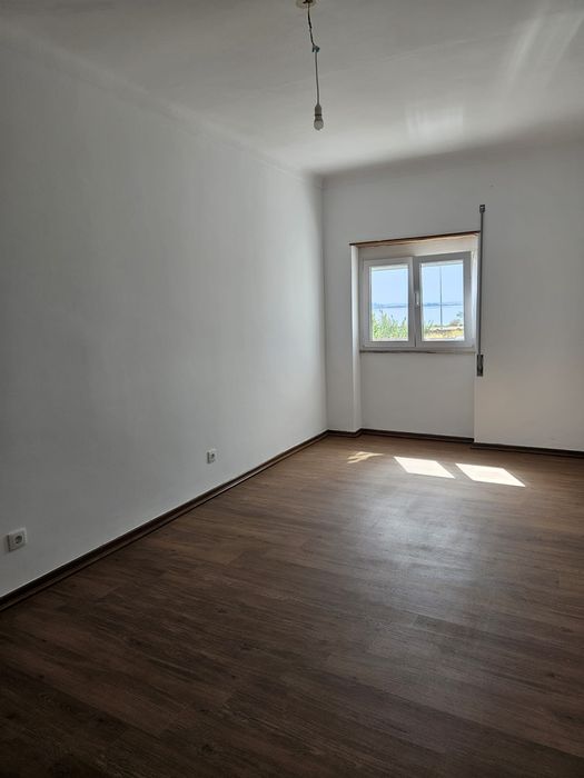 Apartamento com 2 quartos , cozinha ampla e marquise com vista