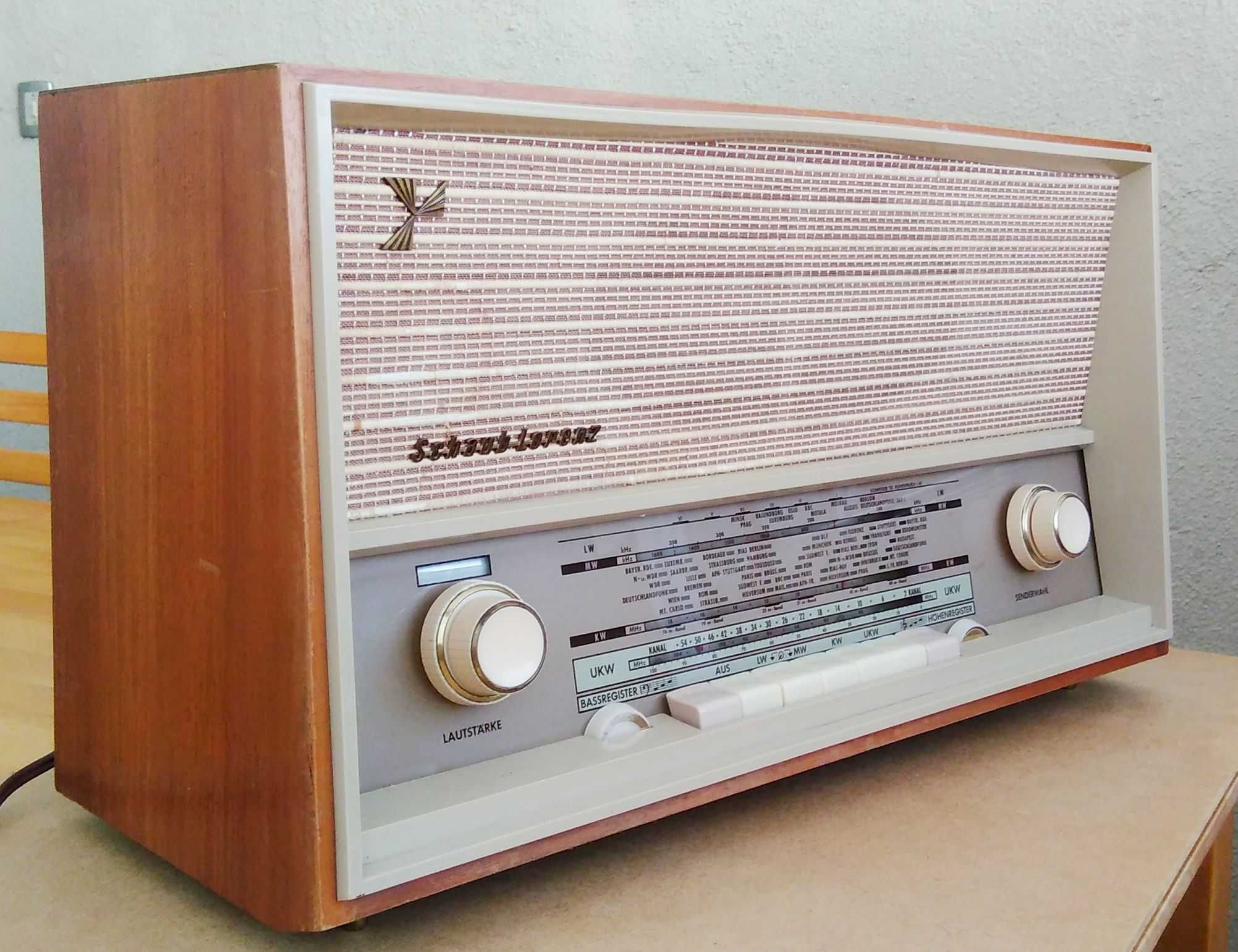 Rádio Antigo a Válvulas Schaub Lorenz Goldy 40