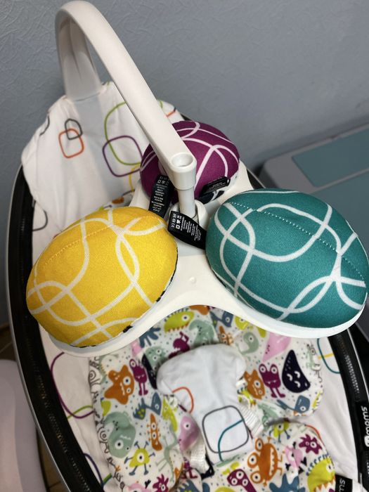Качель крісло-гойдалка 4moms mamaroo 4.0 заколисуючий центр