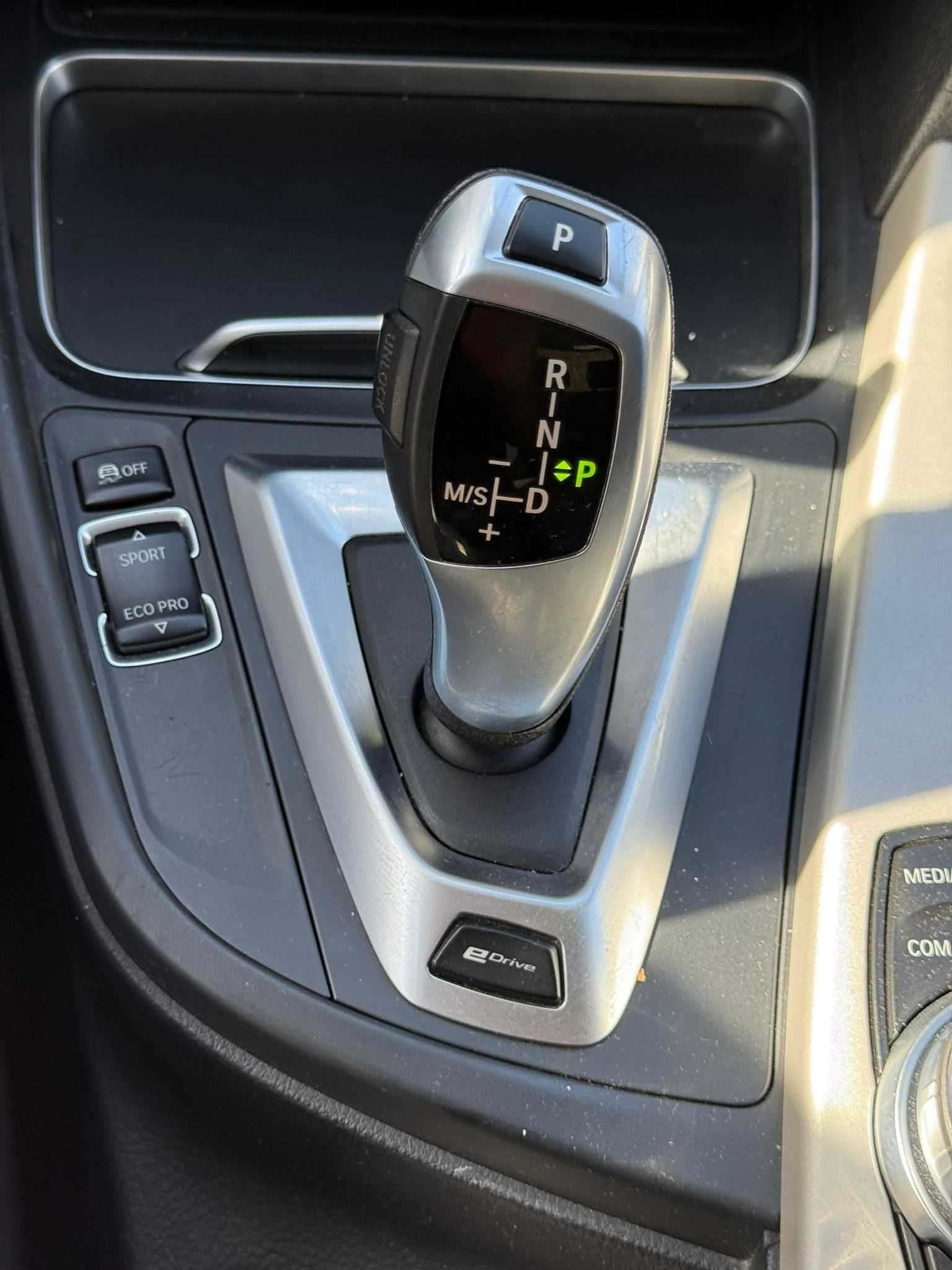 BMW 330e iPerformance 2018 Plug-in Hybrid