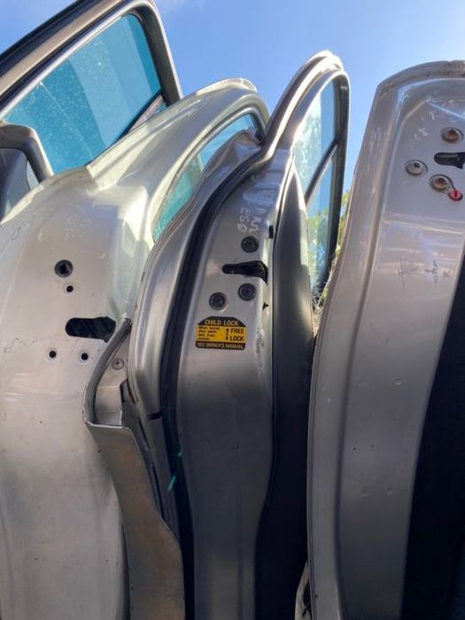 Porta Suzuki Grand Vitara trás esquerda cinza claro