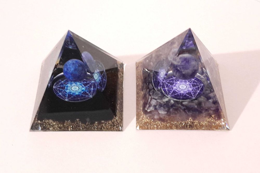 Orgonites em Pirâmide - Lápis-Lazúli e Ametista 5x5cm Novas