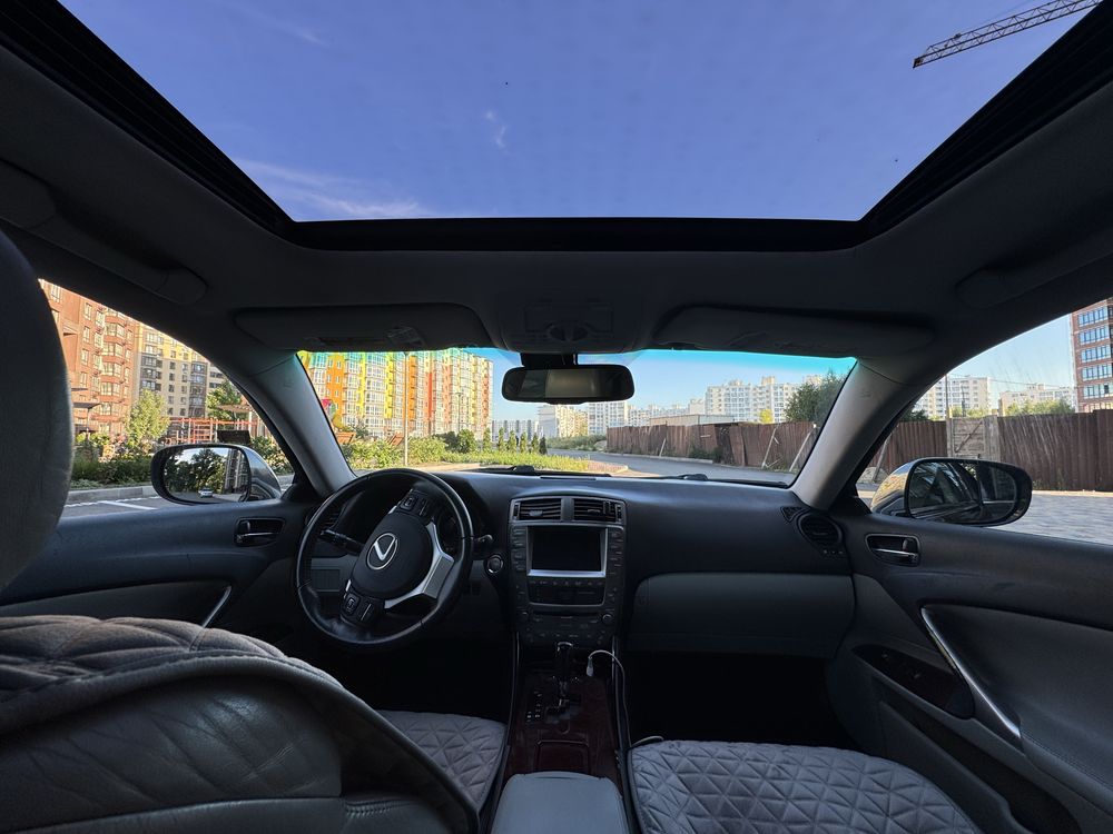 Продам Lexus is 250