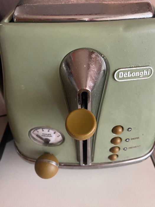 Тостер Delongji