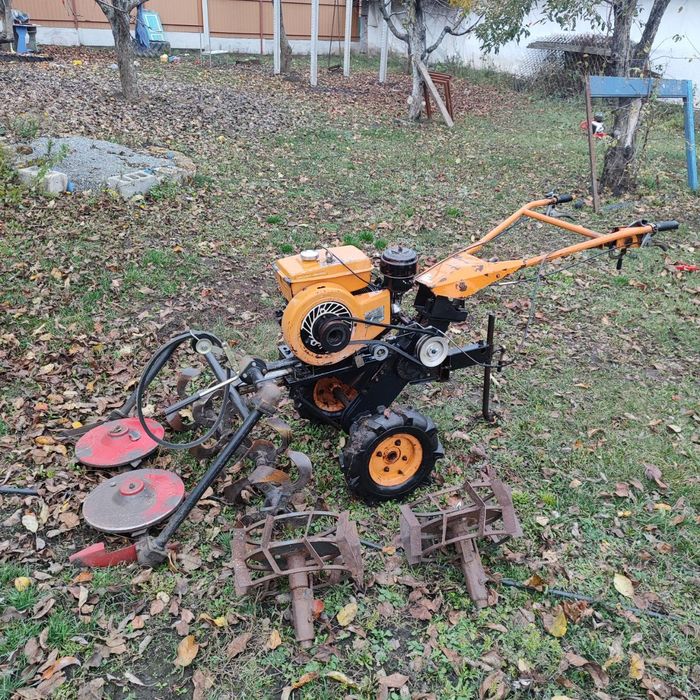 Продам мотоблок +комплект