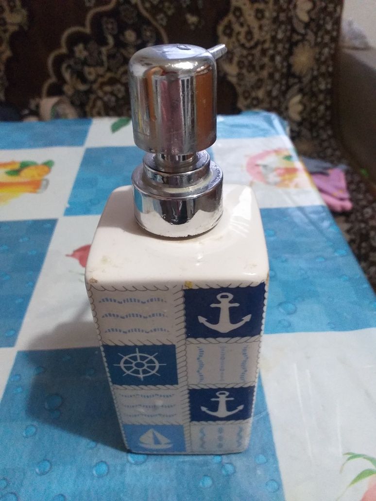 Продам баночку для рідкого мила.