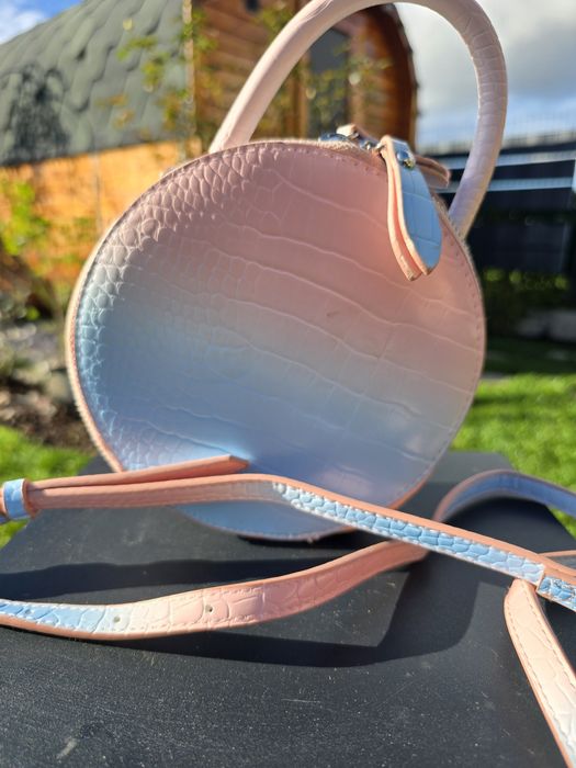 Przepiękna torebka kuferek okrągła, ombre porfair, róż i błękit