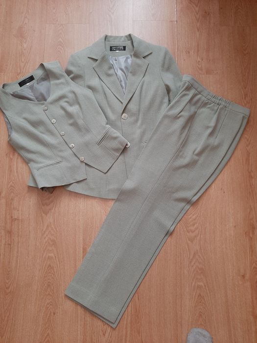 Костюм брючной тройка