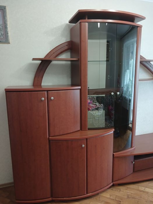 Шафа в вітальню. Не нова.