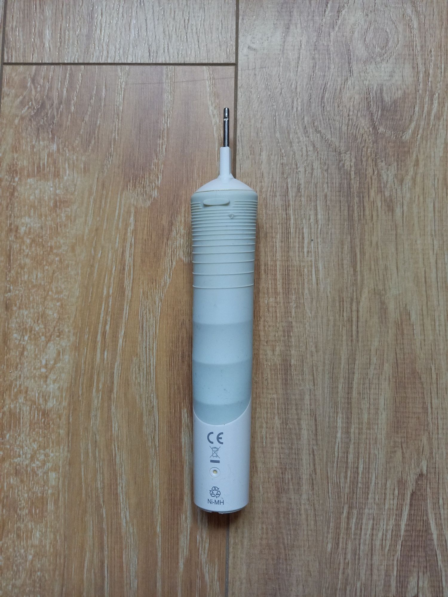 Braun ORAL-B VITALITY elektryczna szczoteczka do zębów body + ładowark