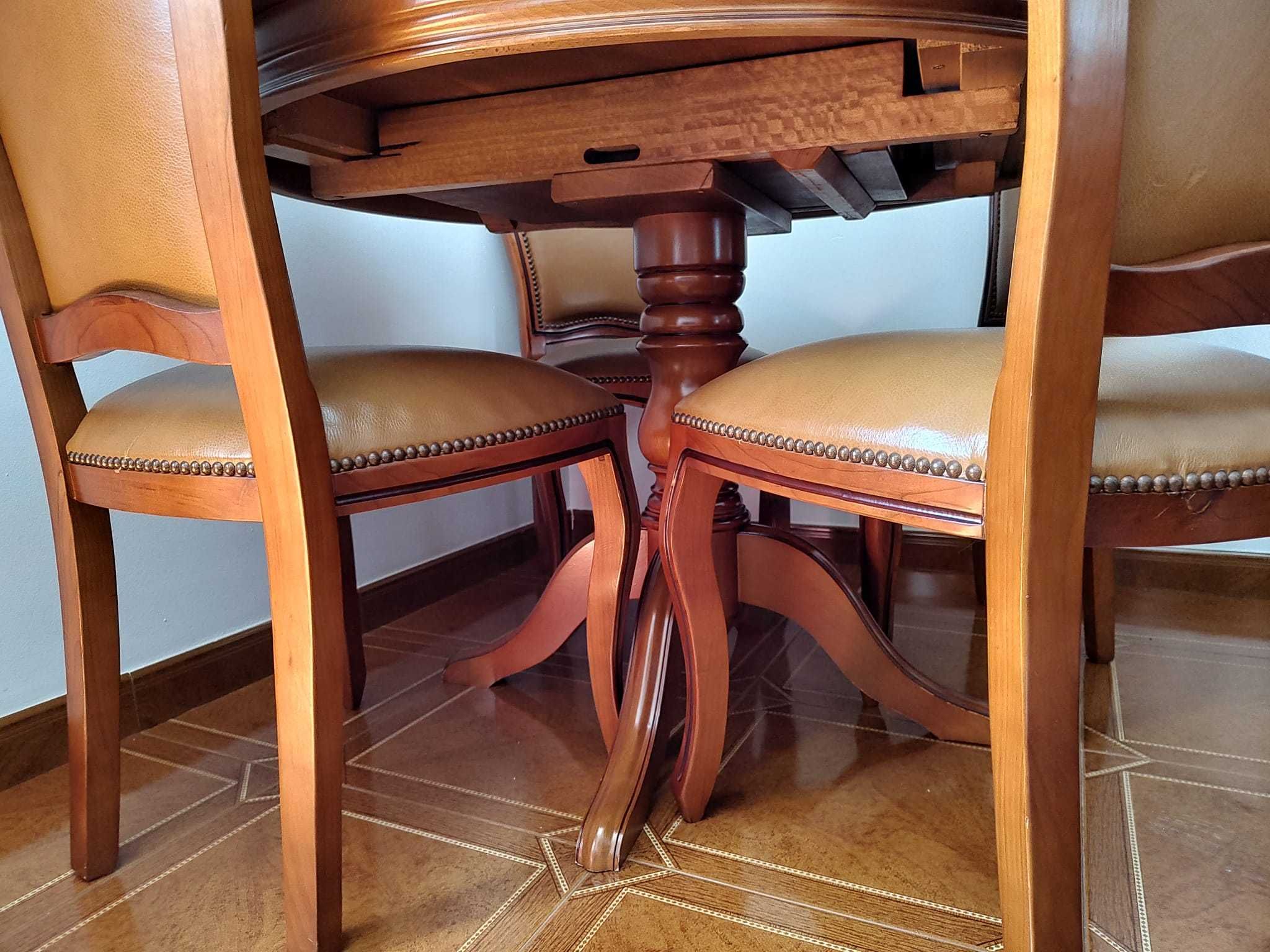 Mesa Extensível - Madeira Maciça + 4 cadeiras em Madeira e Pele