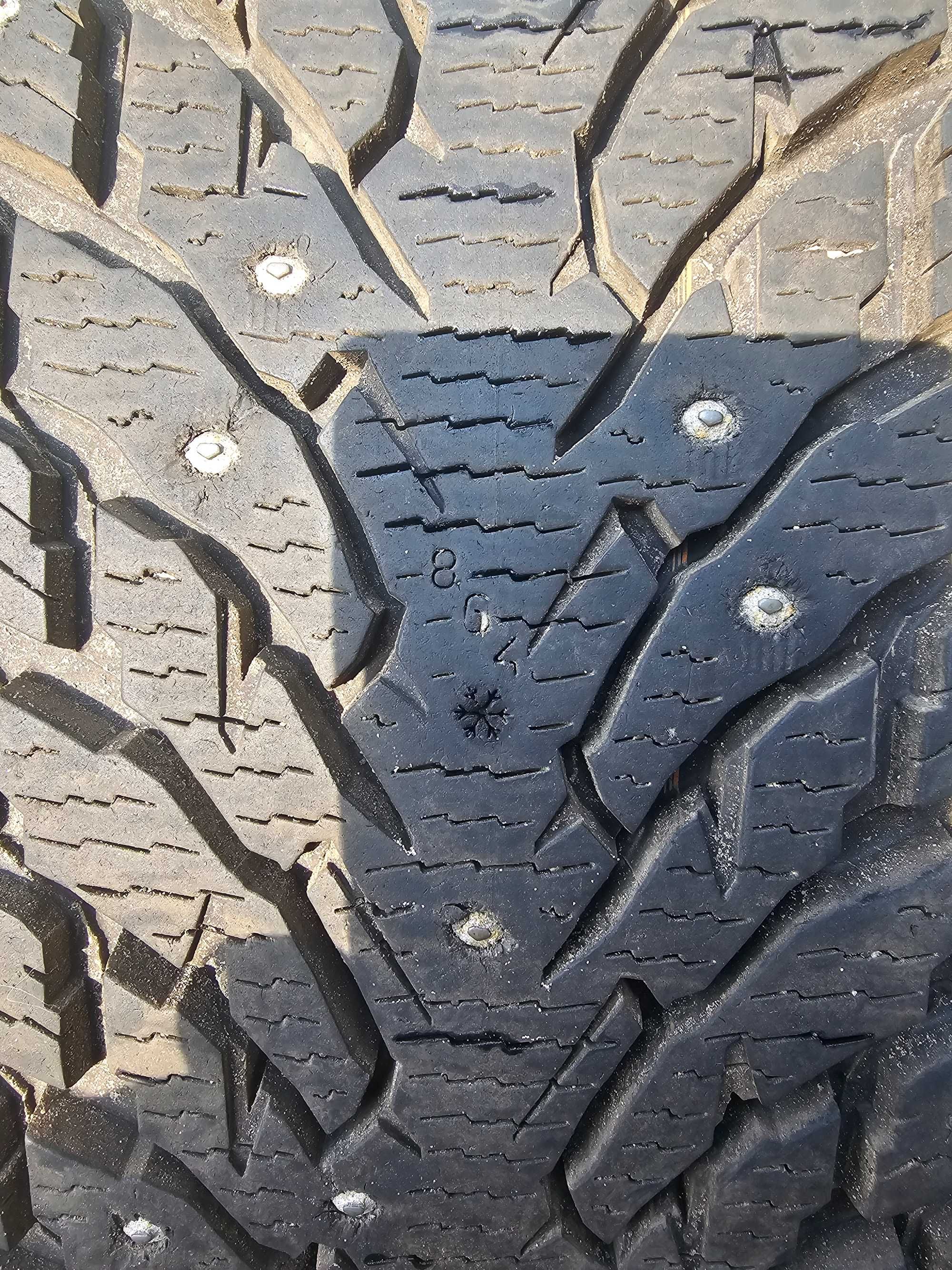 Продам диски з шинами Nokian Hakkapeliitta 9 SUV(шип) 295/40 r20