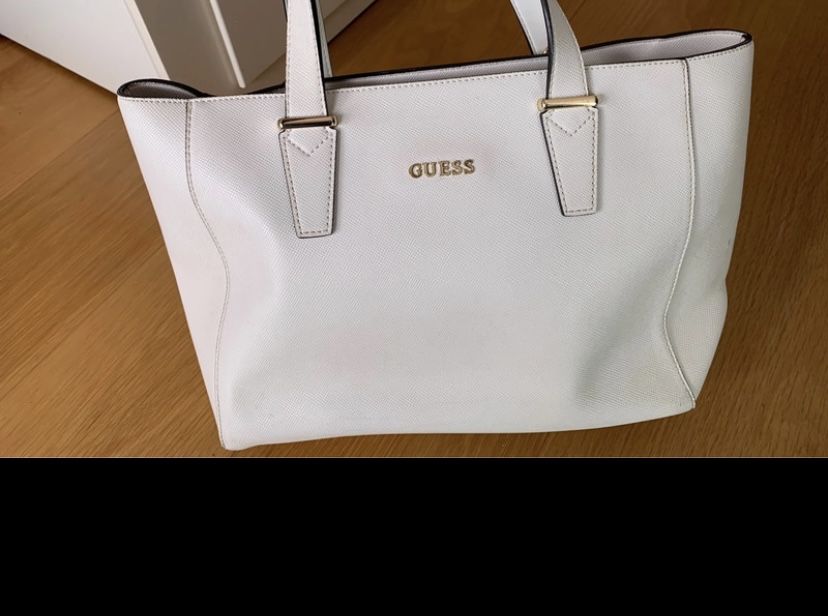 Mala da guess branca em bom estado