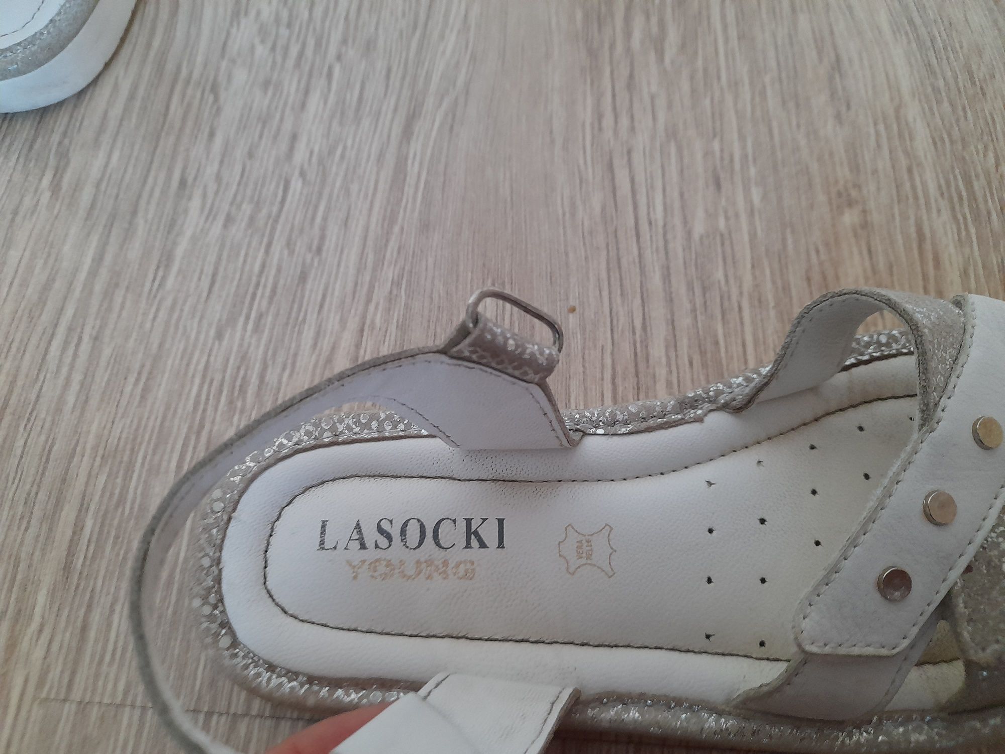 Sandałki sandały Lasocki białe skóra 32
