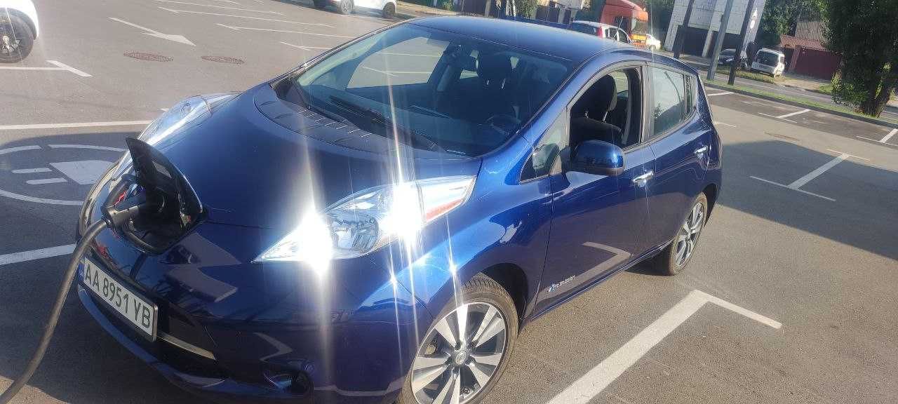 Оренда авто Прокат Аренда Київ Ліф Leaf 30квт