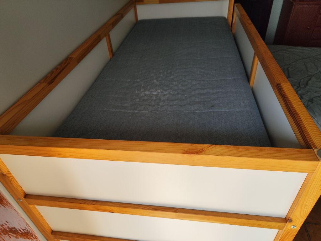 Cama de criança ( inclui colchão)