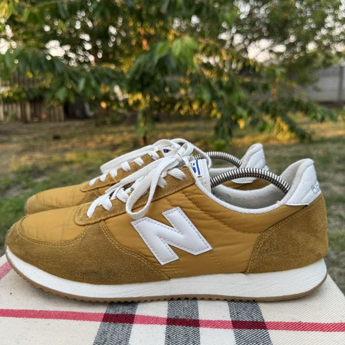 Кроссовки New Balance 220 Yellow, 45,5 размер, Оригинал, Кросівки