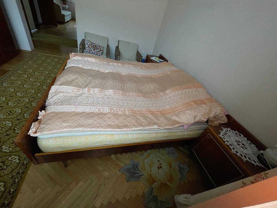 Віддам ліжко і тумби безкоштовно