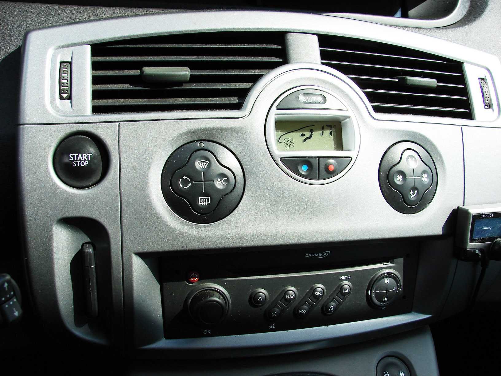 Свежепригнанный Renault Grand Scenic 1.6 MPi 2008 год