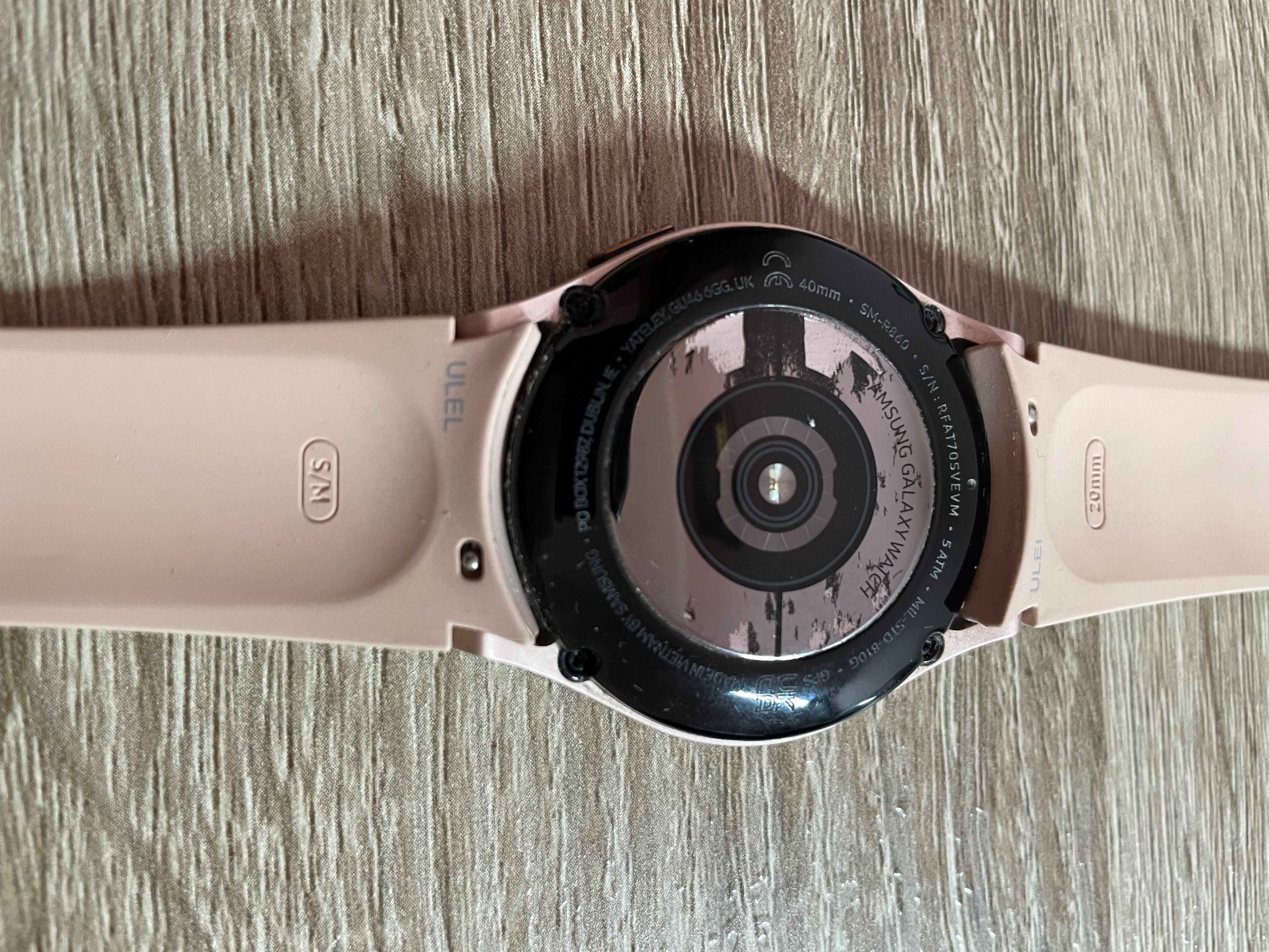 Samsung Galaxy Watch 4 – stan dobry – różowy – pudełko i ładowarka