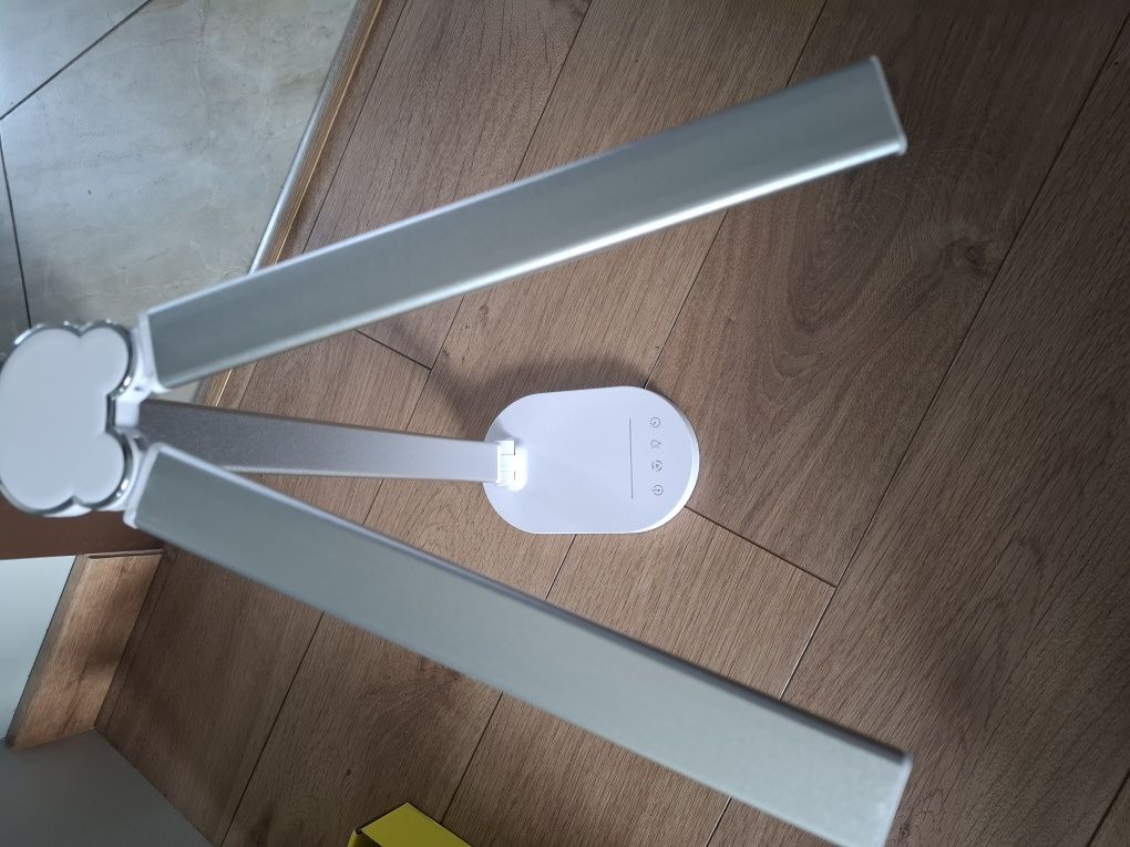 Nowa lampka biurkowa led z ładowarką