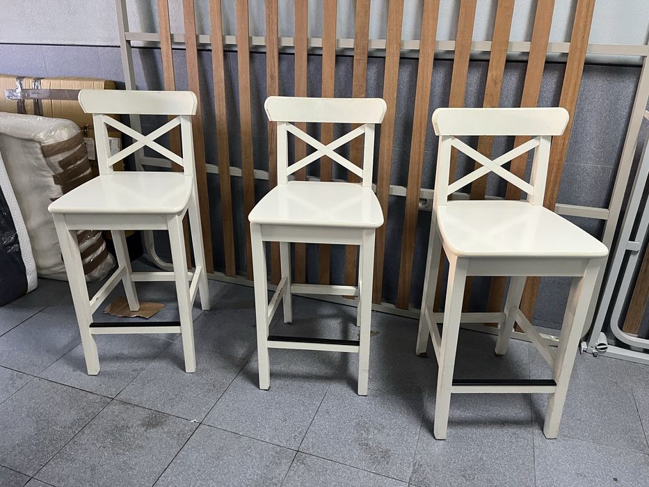 Vendo 3 cadeiras e 1 banco altos IKEA - valor para conjunto