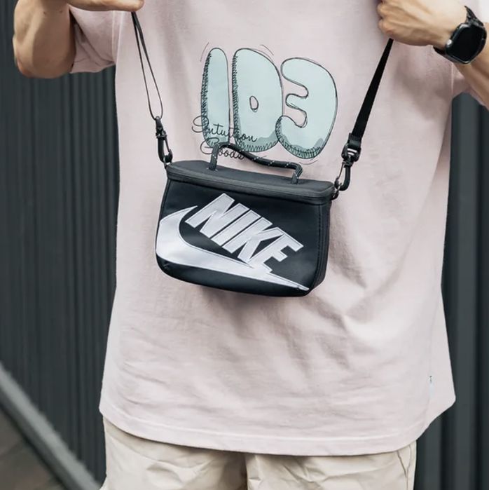 Nike Міні-сумка через плече Shoebox (Месенджер)
