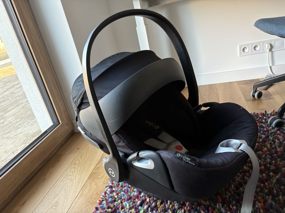 Cybex cloud i-size z bazą