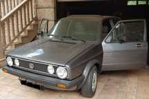 VW Golf GTI clássico com teto de abrir panorâmico