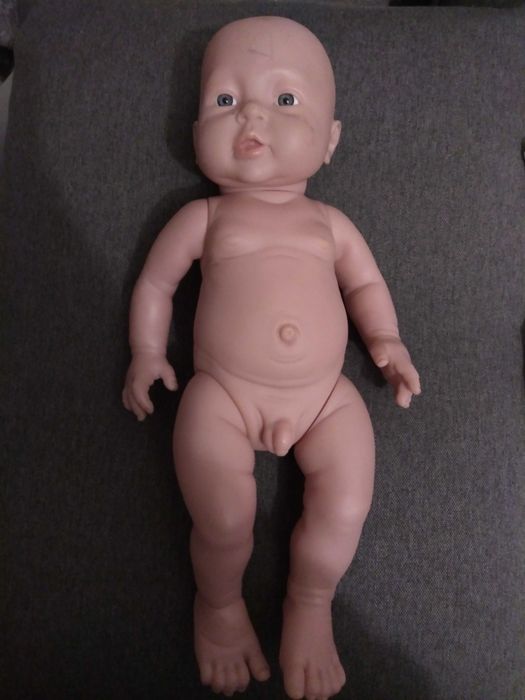 лялька пупс на деталі під ремонт