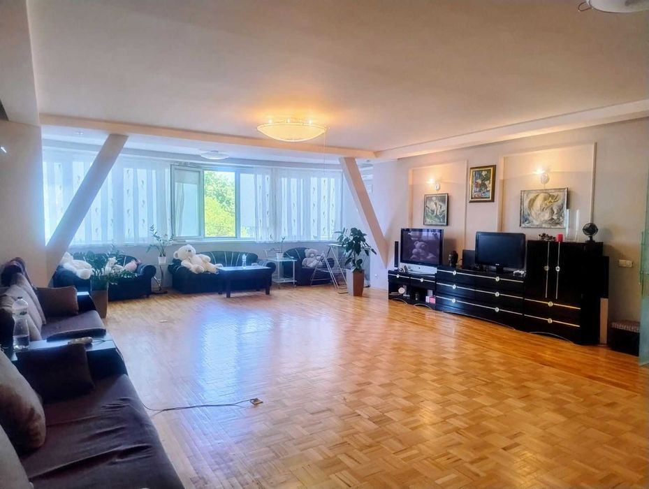 Продам простору 3-кімнатну квартиру  Аркадіївська Гоголя Центр 150кв.м