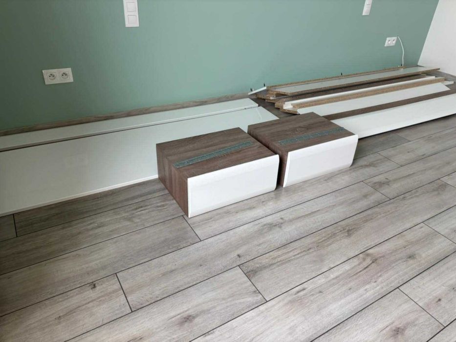 łóżko z 2 szafkami