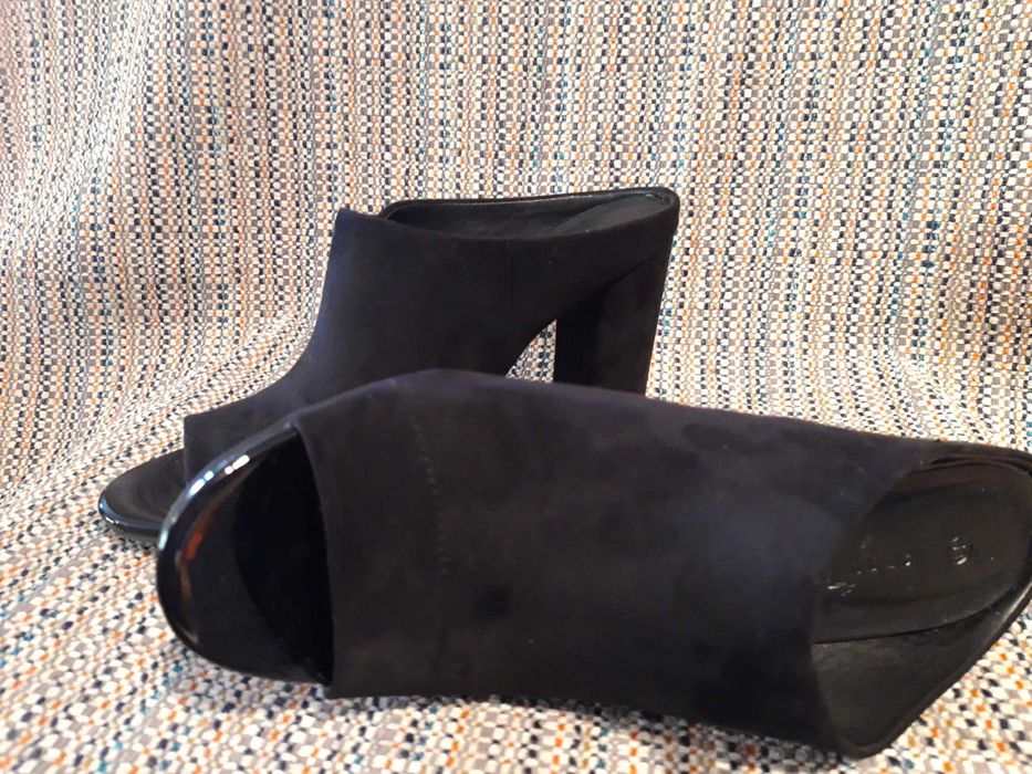 Klapki czarne zamszowe