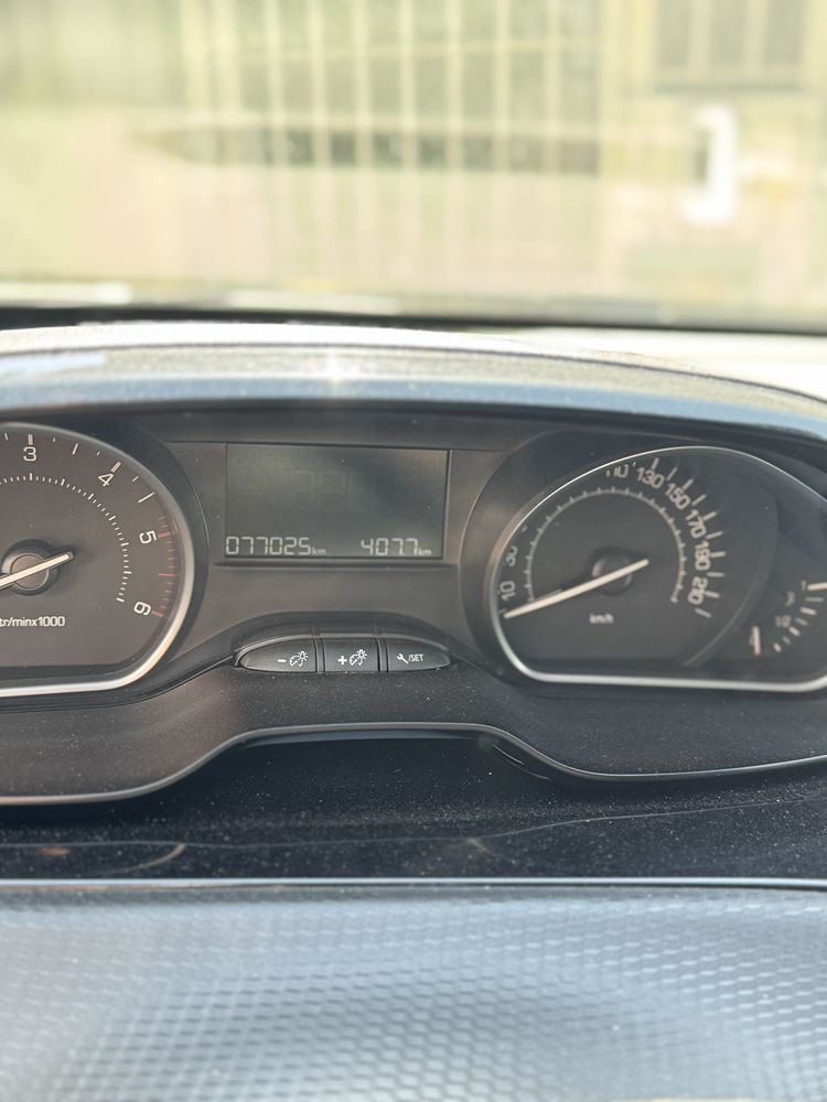 Peugeot 208 1.6 BlueHDi Style