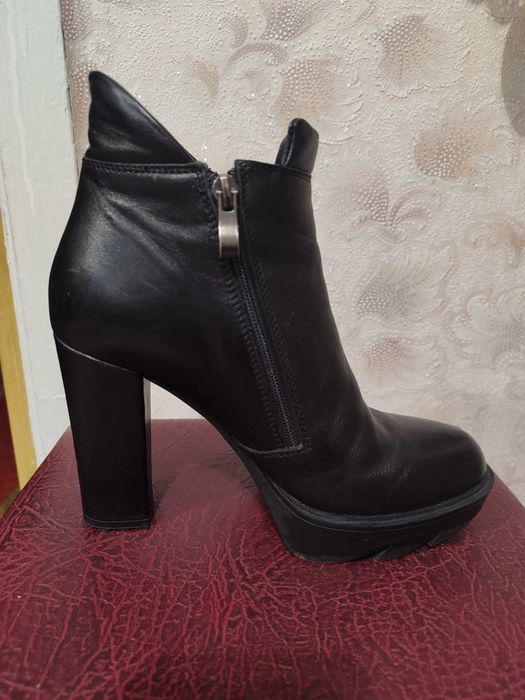 Жіночі ботільйони розмір 37