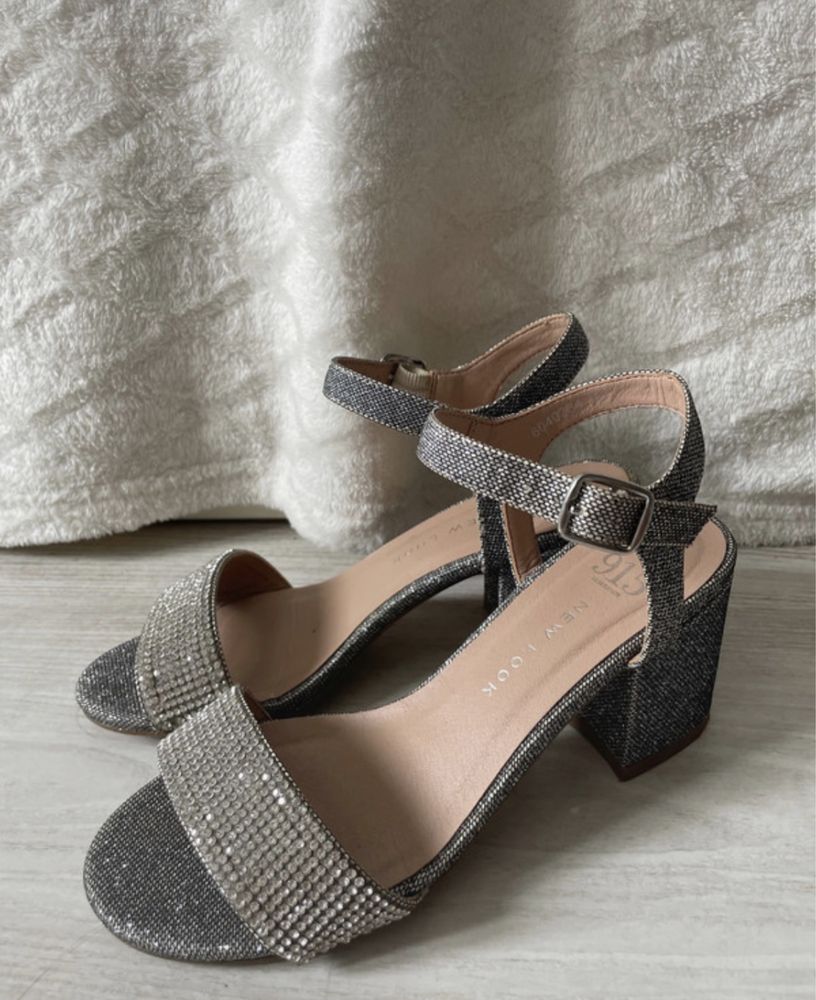 Buty na obcasie