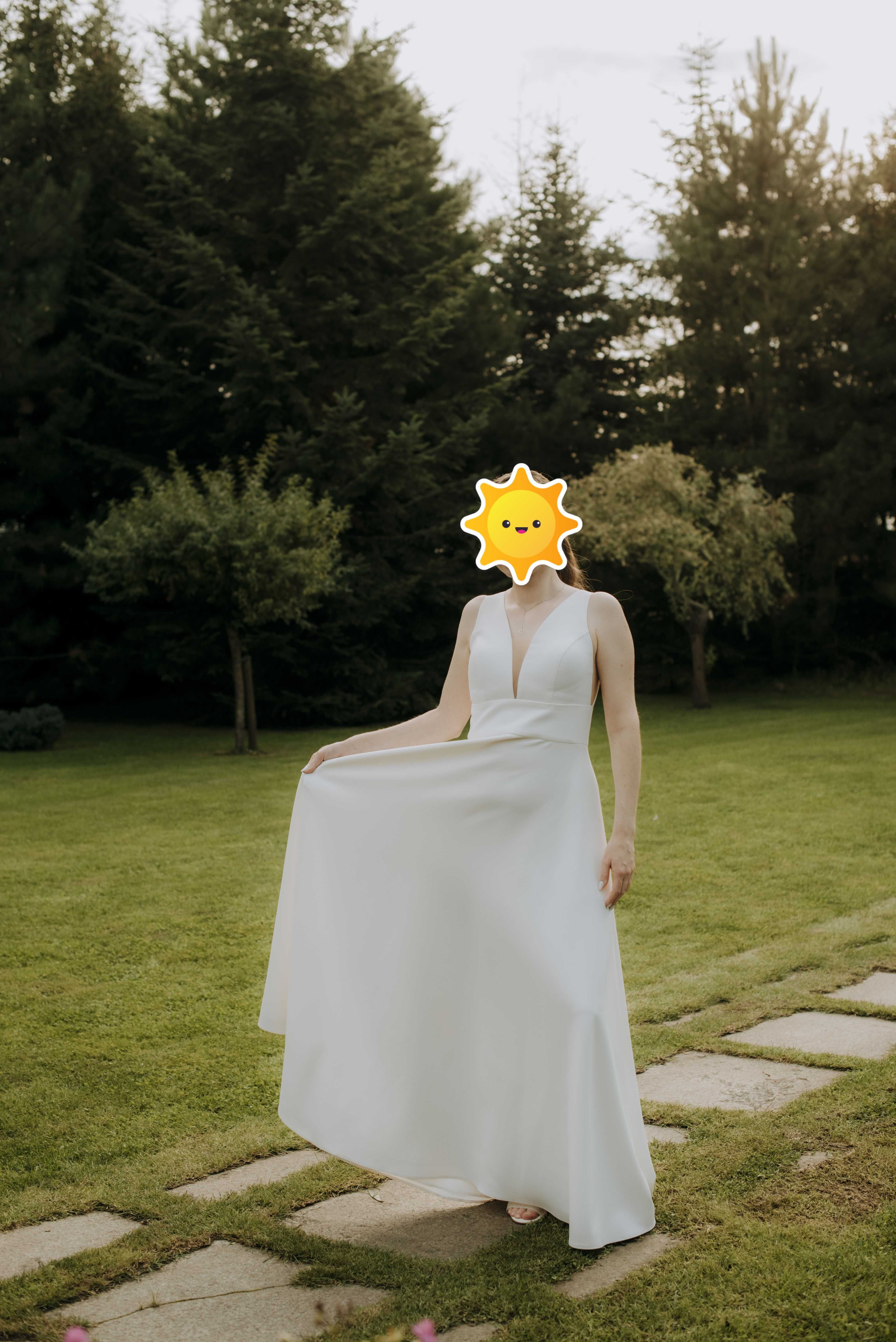 Biała suknia ślubna - skromna
