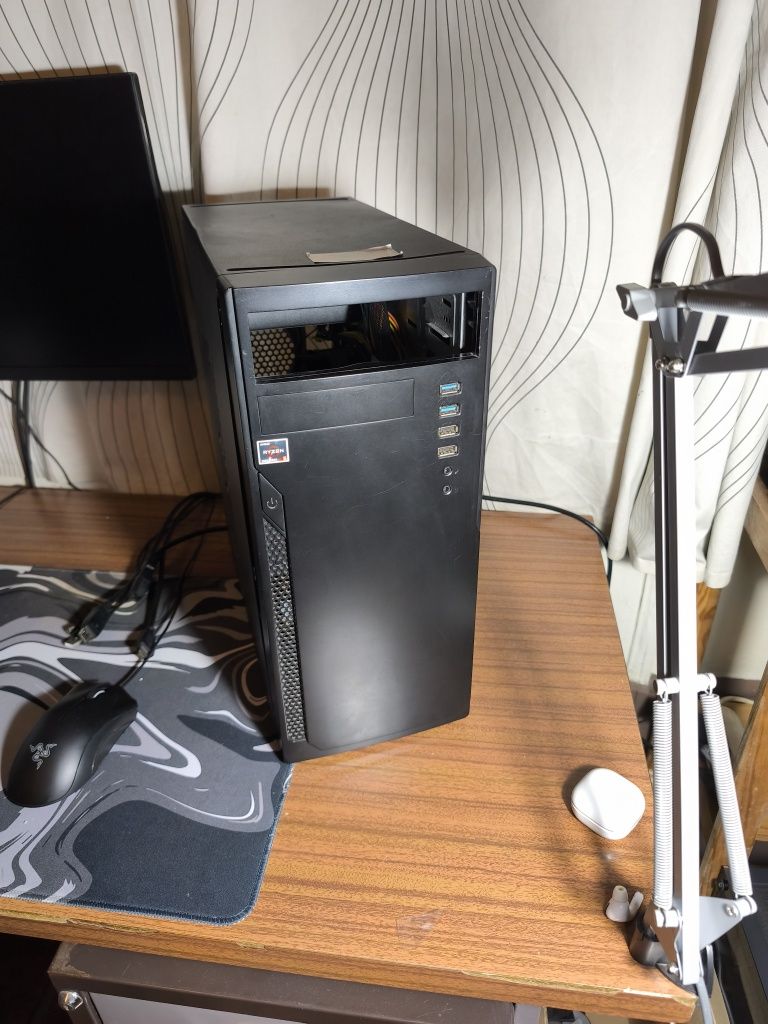 PC gamer Xeon 1220 com R9 380
