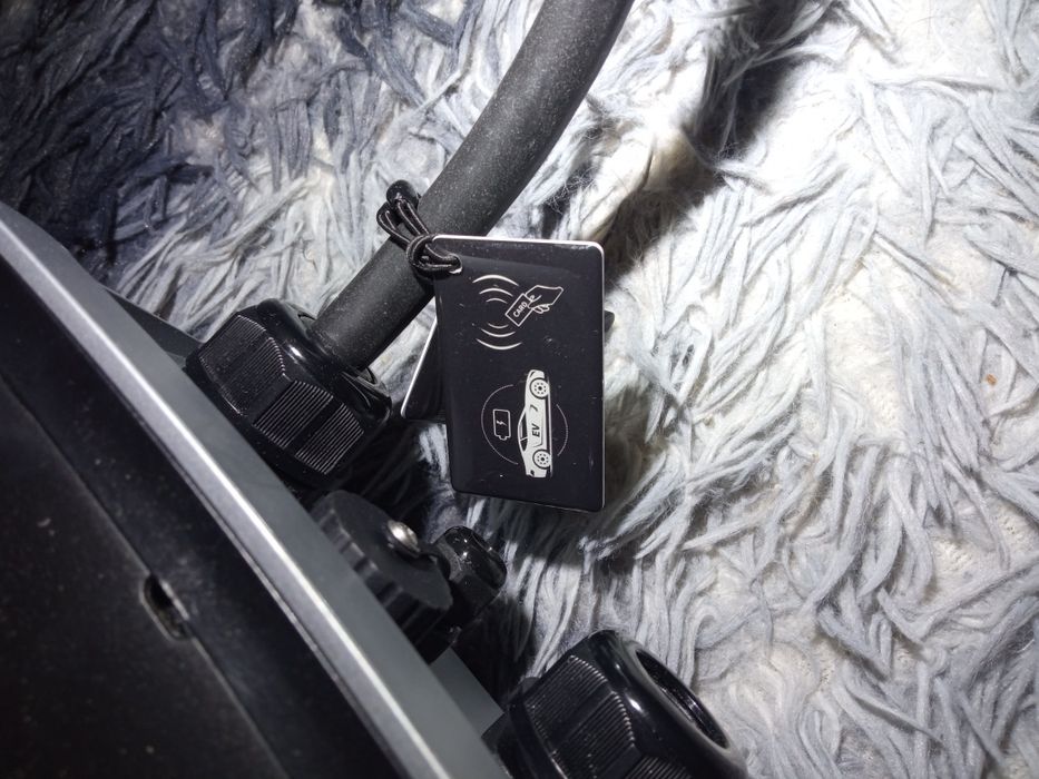 Продам зарядний пристрій для електромобіля