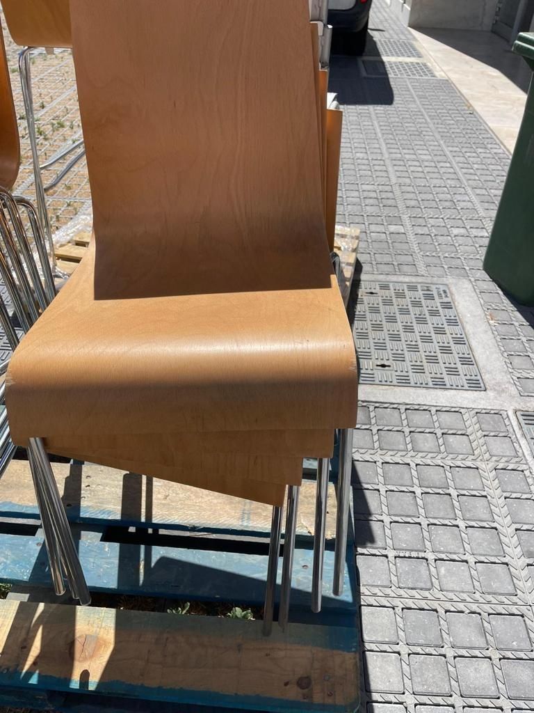 Cadeiras usadas - duas cores