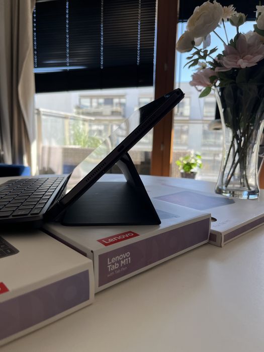 Tablet LENOVO M11 + case + klawiatura